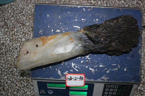 水晶与电气石伴生